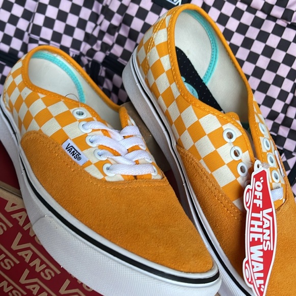 Vans WMNS Comfycush Authent (Checker) Zinnia/True Wht
VN0A3WM7VNC
Sneakers - Picture 8 of 16